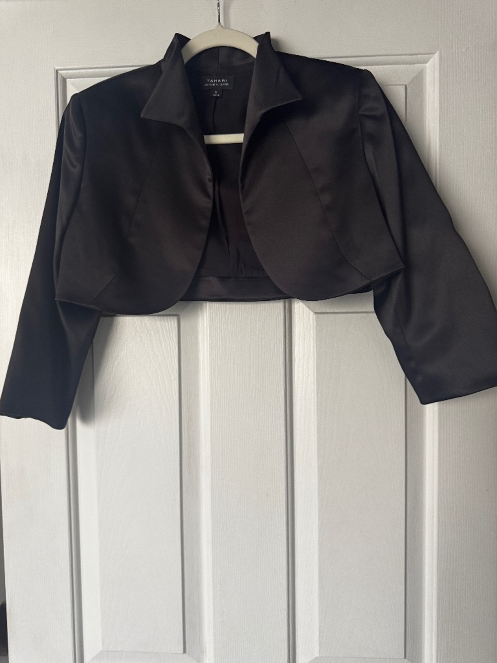 Tahari Cropped Jacket Shrug Black Satin Size 6